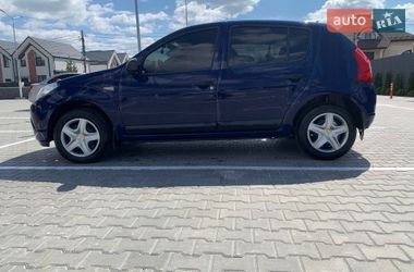 Хэтчбек Dacia Sandero 2009 в Виннице