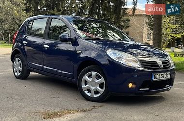 Хэтчбек Dacia Sandero 2010 в Умани