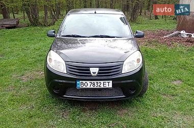 Хетчбек Dacia Sandero 2010 в Вишнівці