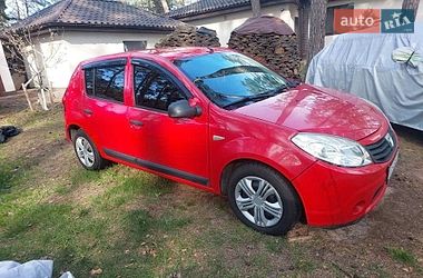 Хетчбек Dacia Sandero 2009 в Чернігові