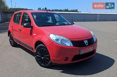 Хэтчбек Dacia Sandero 2009 в Киеве