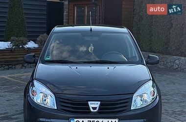 Хэтчбек Dacia Sandero 2009 в Умани
