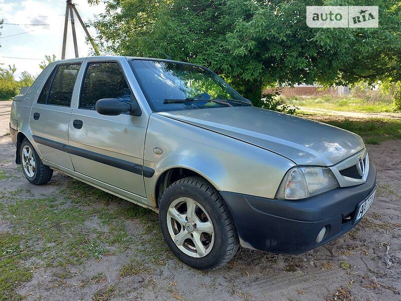 Седан Dacia Solenza 2004 в Киеве