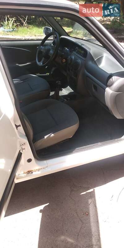 Ліфтбек Dacia Solenza 2004 в Жовтих Водах