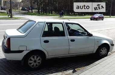 Седан Dacia Solenza 2003 в Киеве