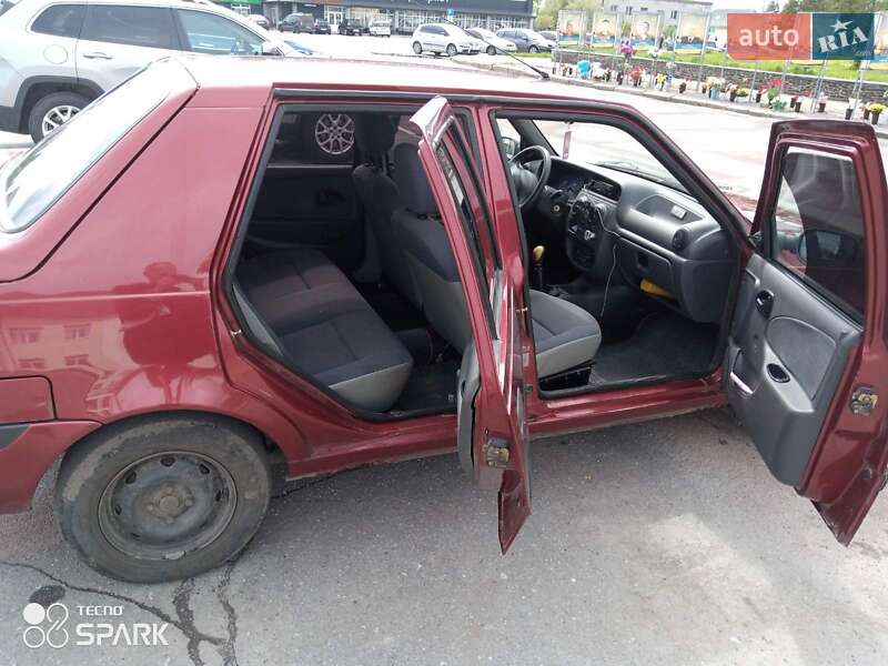 Седан Dacia Solenza 2004 в Романіву