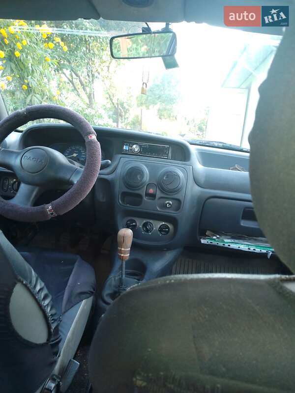 Седан Dacia Solenza 2004 в Львове