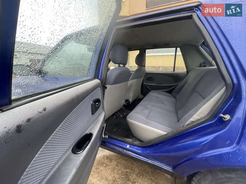 Седан Dacia Solenza 2004 в Солотвині