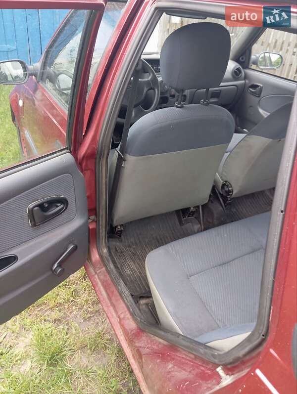 Седан Dacia Solenza 2004 в Малине