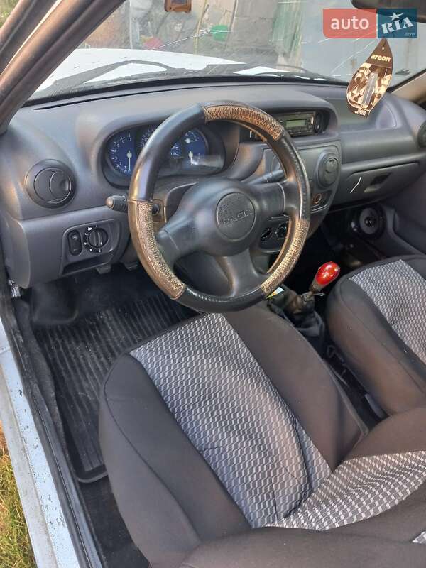 Седан Dacia Solenza 2004 в Малине