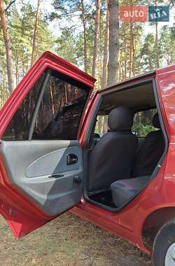 Седан Dacia Solenza 2004 в Богодухове