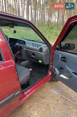 Седан Dacia Solenza 2004 в Богодухове