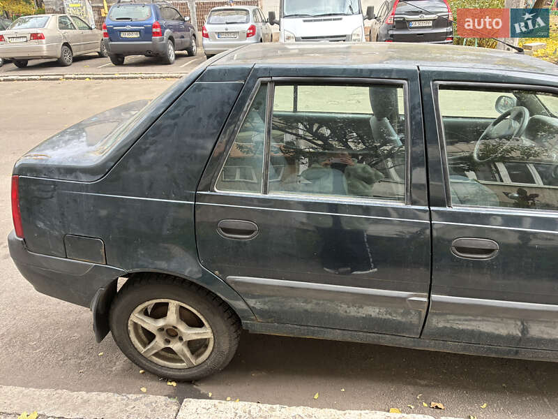 Седан Dacia Solenza 2004 в Киеве