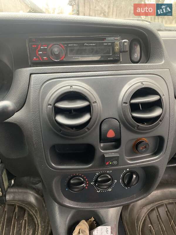 Седан Dacia Solenza 2003 в Вараші