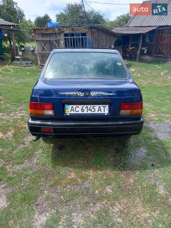 Седан Dacia SuperNova 2003 в Голобах