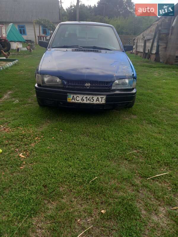 Седан Dacia SuperNova 2003 в Голобах