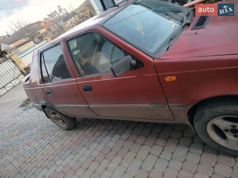 Седан Dacia SuperNova 2003 в Теребовле