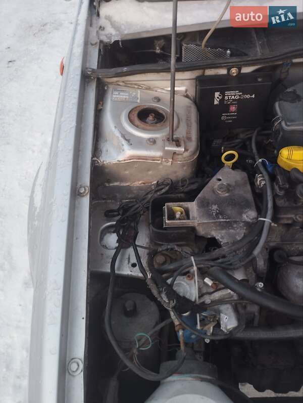 Седан Dacia SuperNova 2002 в Збараже