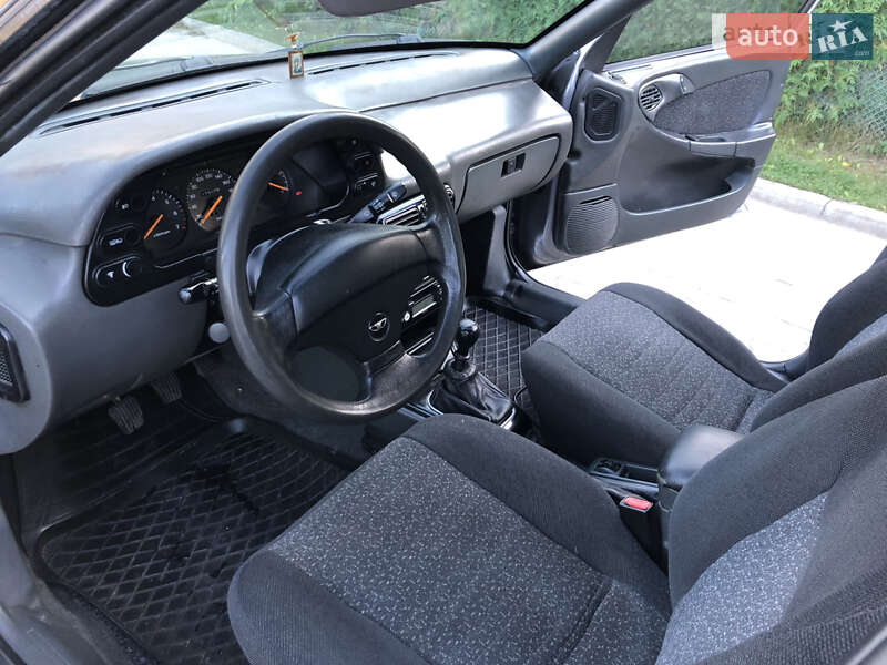 Седан Daewoo Espero 1996 в Жидачове