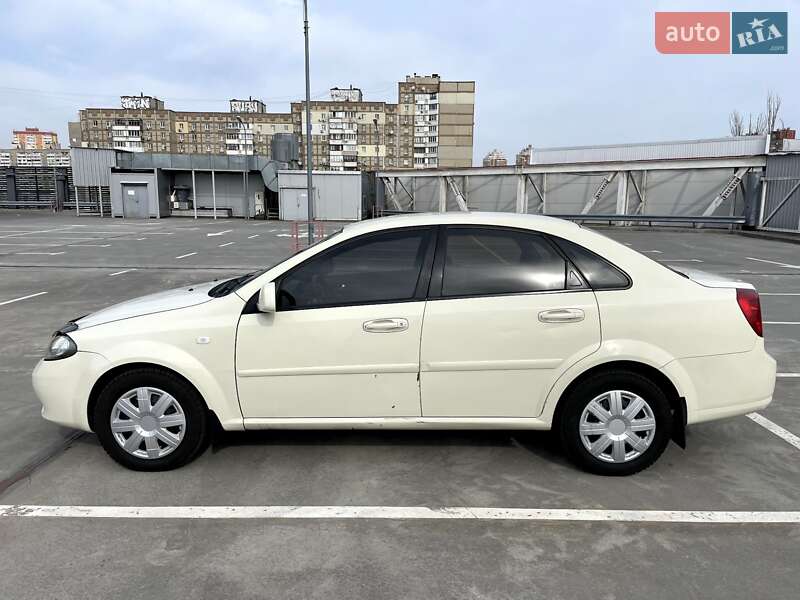 Седан Daewoo Gentra 2013 в Киеве