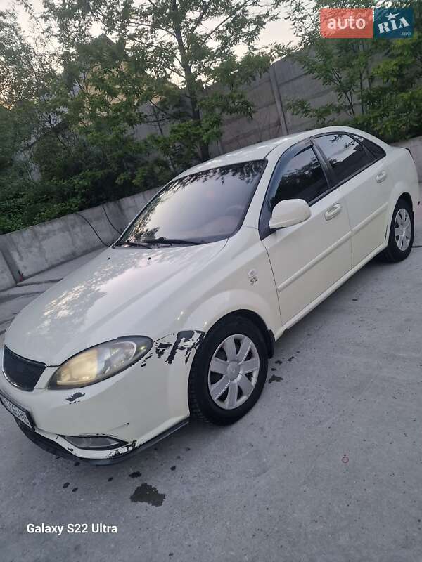 Седан Daewoo Gentra 2014 в Києві