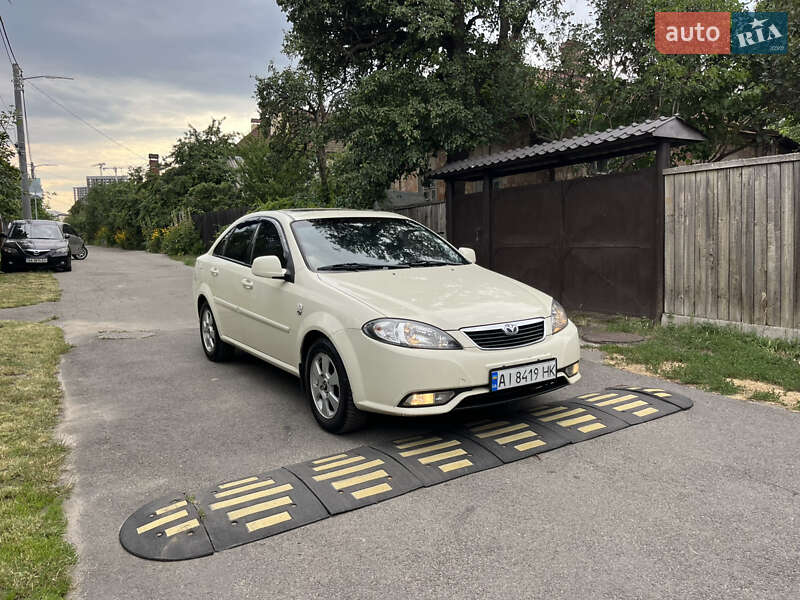 Седан Daewoo Gentra 2013 в Києві