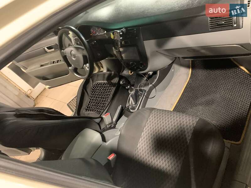 Седан Daewoo Gentra 2013 в Кролевці