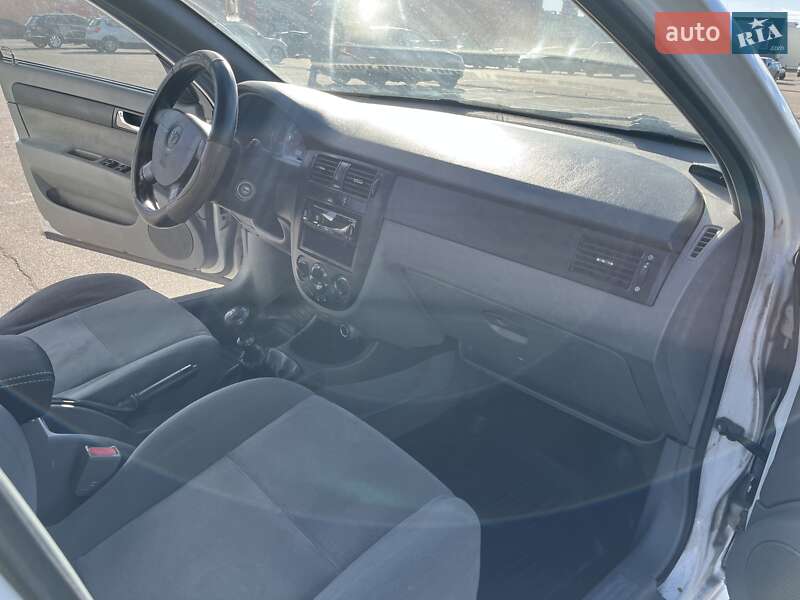 Седан Daewoo Gentra 2013 в Києві фото 10 Седан Daewoo Gentra 2013 в Києві