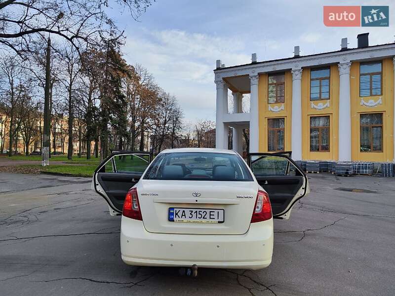 Седан Daewoo Gentra 2015 в Киеве