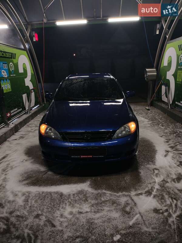Хэтчбек Daewoo Lacetti 2004 в 
