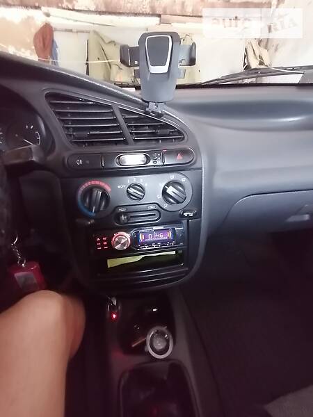 Седан Daewoo Lanos 2002 в Кривом Роге