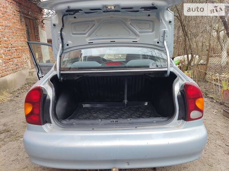 Седан Daewoo Lanos 2005 в Львове
