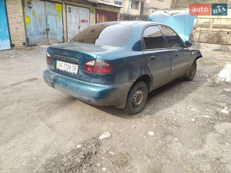 Седан Daewoo Lanos 2002 в Киеве