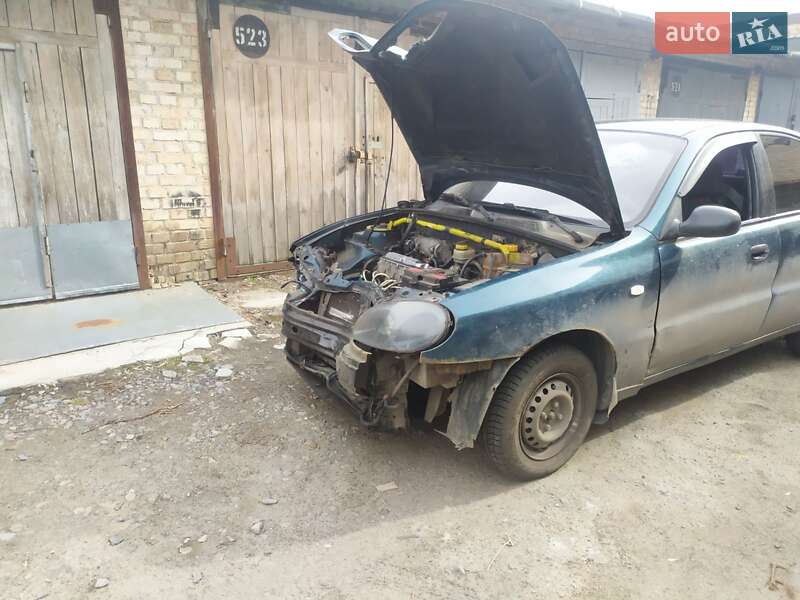 Седан Daewoo Lanos 2002 в Киеве