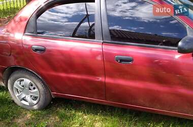 Седан Daewoo Lanos 2004 в Волочиске