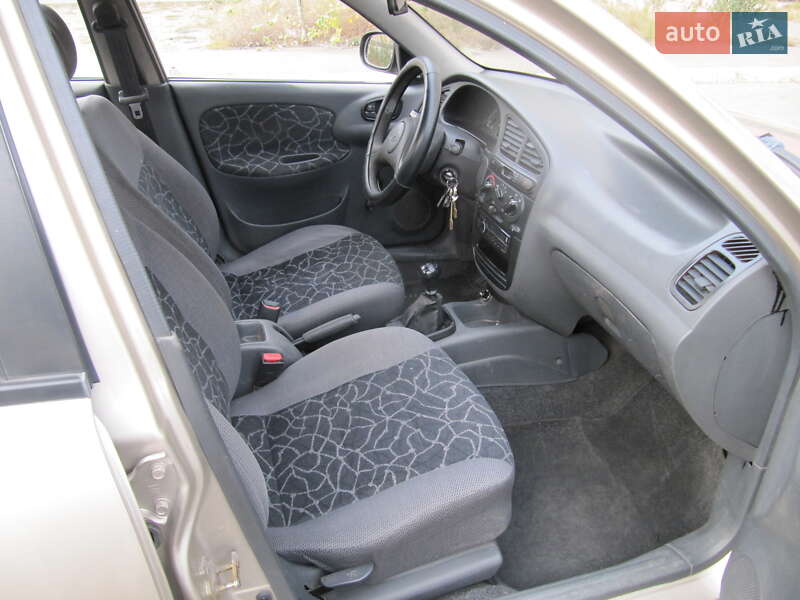 Седан Daewoo Lanos 2004 в Днепре