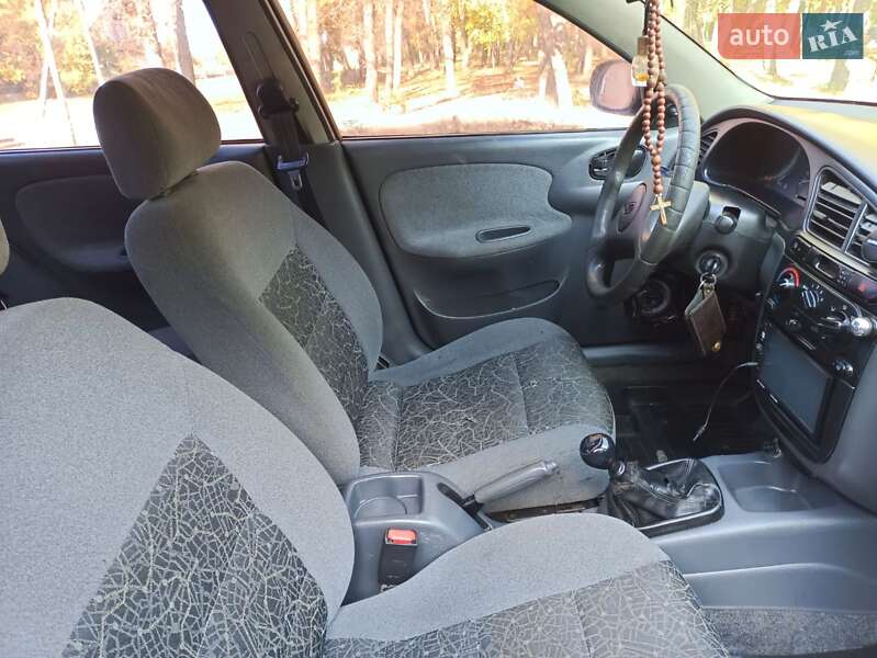 Седан Daewoo Lanos 2004 в Чернигове