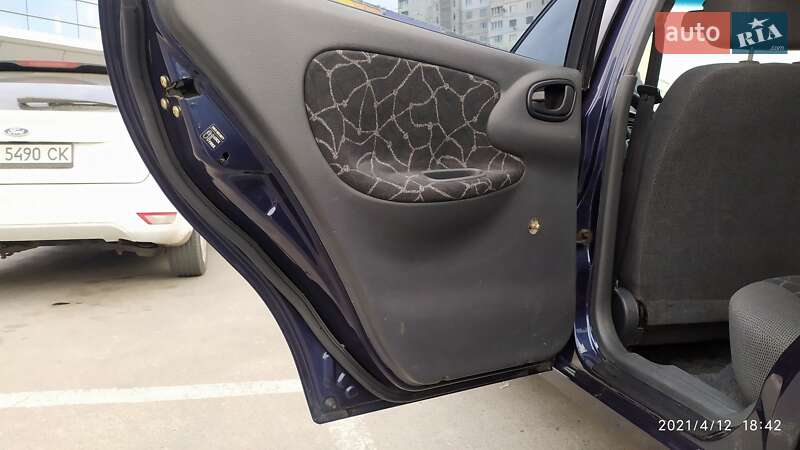 Седан Daewoo Lanos 2003 в Харкові