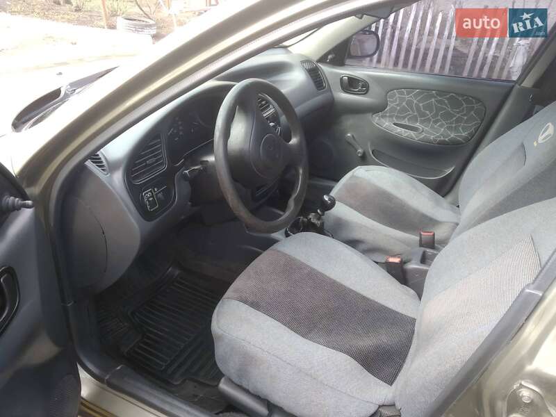 Седан Daewoo Lanos 2003 в Мироновке
