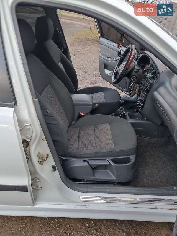 Седан Daewoo Lanos 2010 в Києві