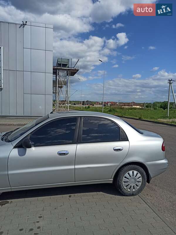 Седан Daewoo Lanos 2005 в Хусті