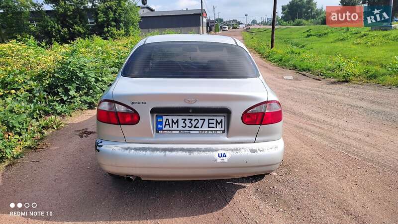 Седан Daewoo Lanos 2002 в Черняхове