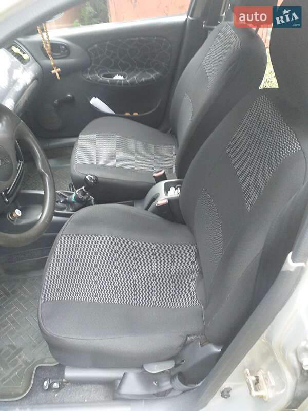 Седан Daewoo Lanos 2004 в Мукачево