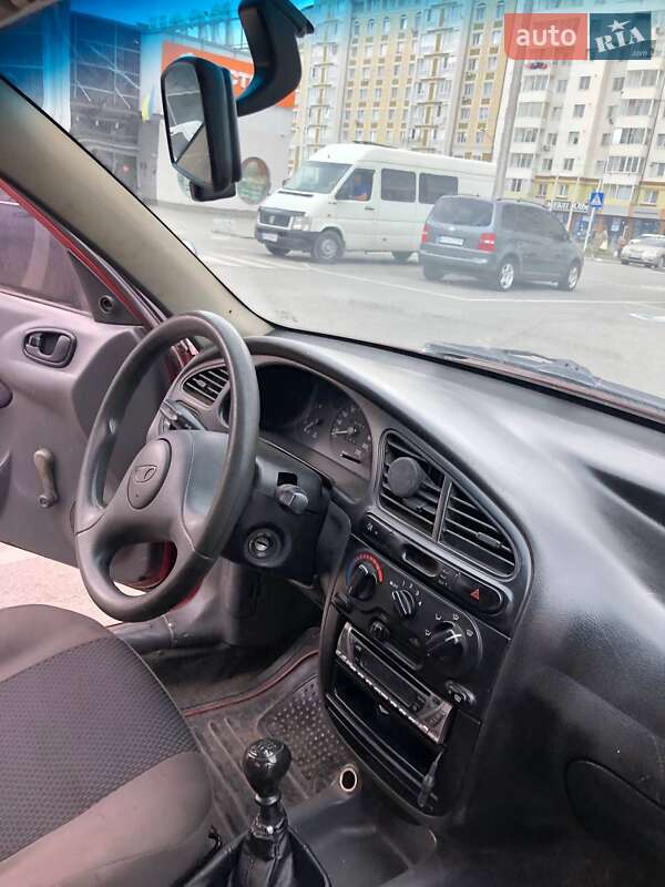 Седан Daewoo Lanos 2004 в Надворной