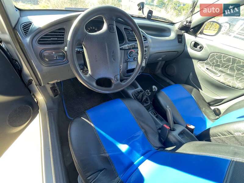 Седан Daewoo Lanos 2002 в Синельниково