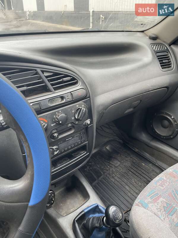 Седан Daewoo Lanos 1998 в Кривом Роге