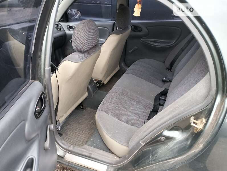 Седан Daewoo Lanos 1999 в Киеве