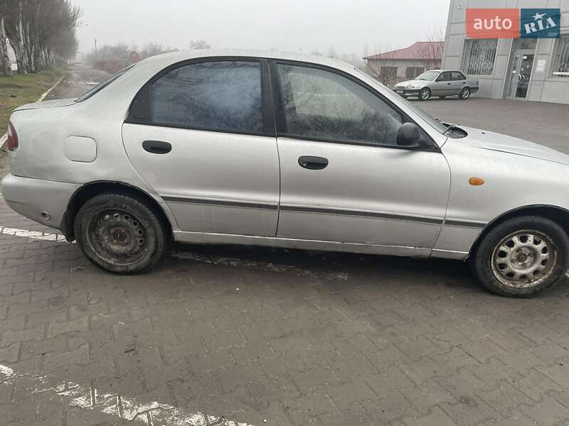 Седан Daewoo Lanos 2002 в Днепре