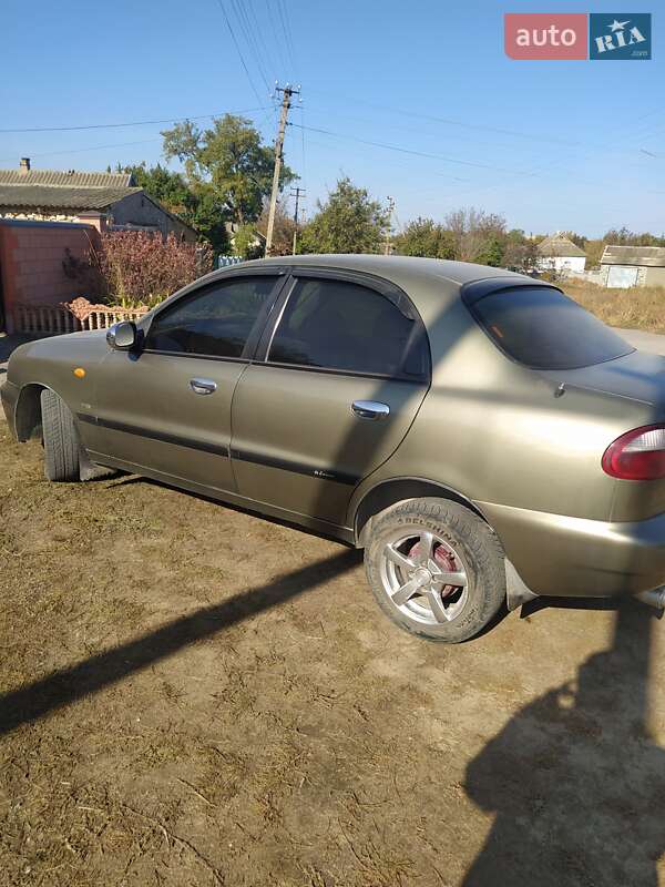 Седан Daewoo Lanos 2002 в Кривом Роге
