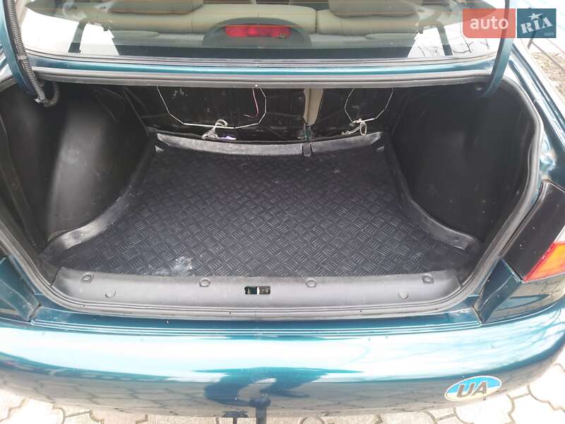 Седан Daewoo Lanos 2002 в Овруче